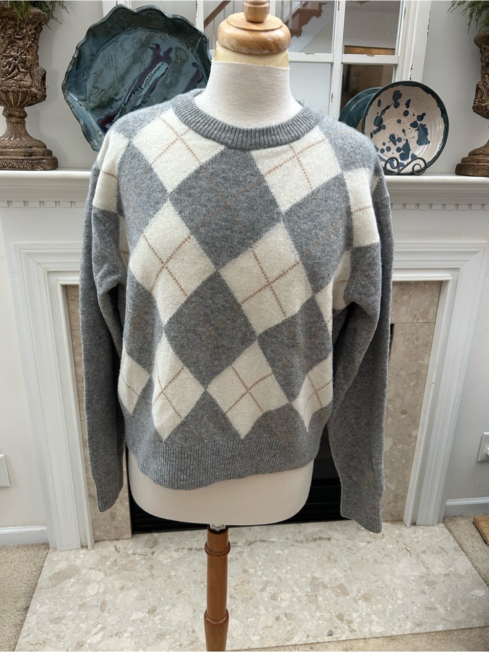 Uniqlo Grey and Cream Argyle Crewneck Sweater